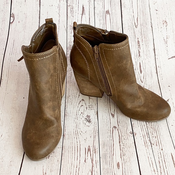 Crown Vintage // Brown Heeled Ankle Booties